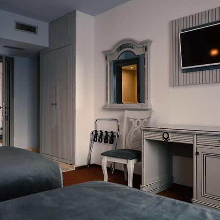 Hotel Eden Iasi Bagian luar foto