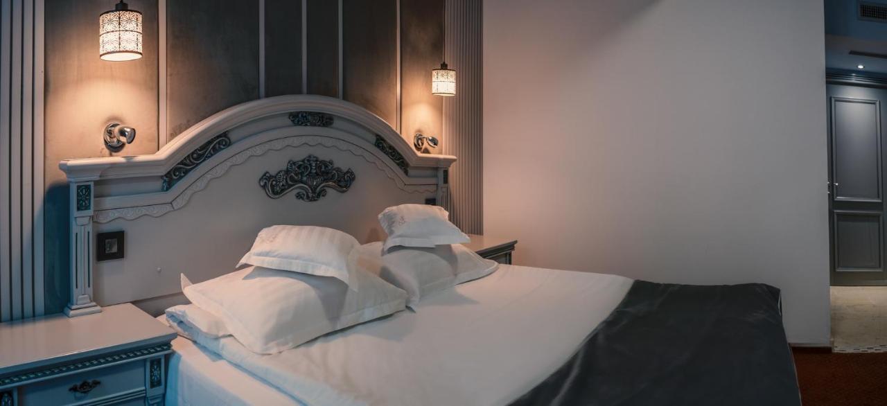 Hotel Eden Iasi Bagian luar foto