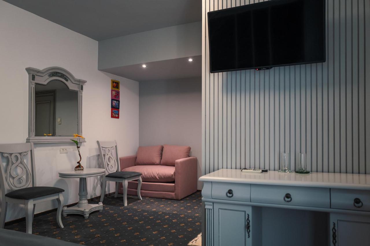 Hotel Eden Iasi Bagian luar foto