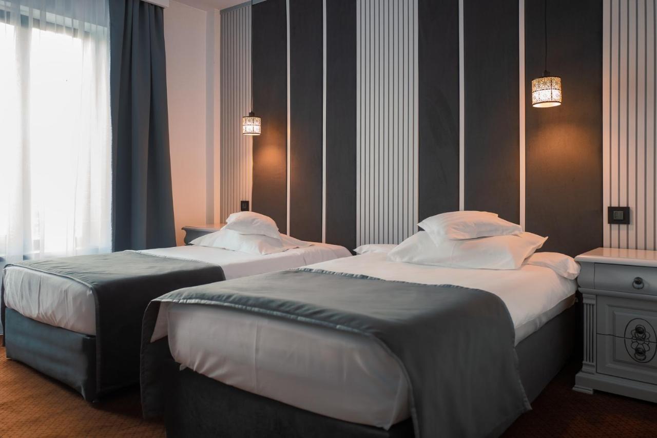 Hotel Eden Iasi Bagian luar foto
