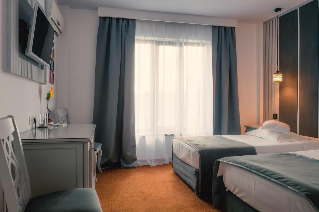 Hotel Eden Iasi Bagian luar foto