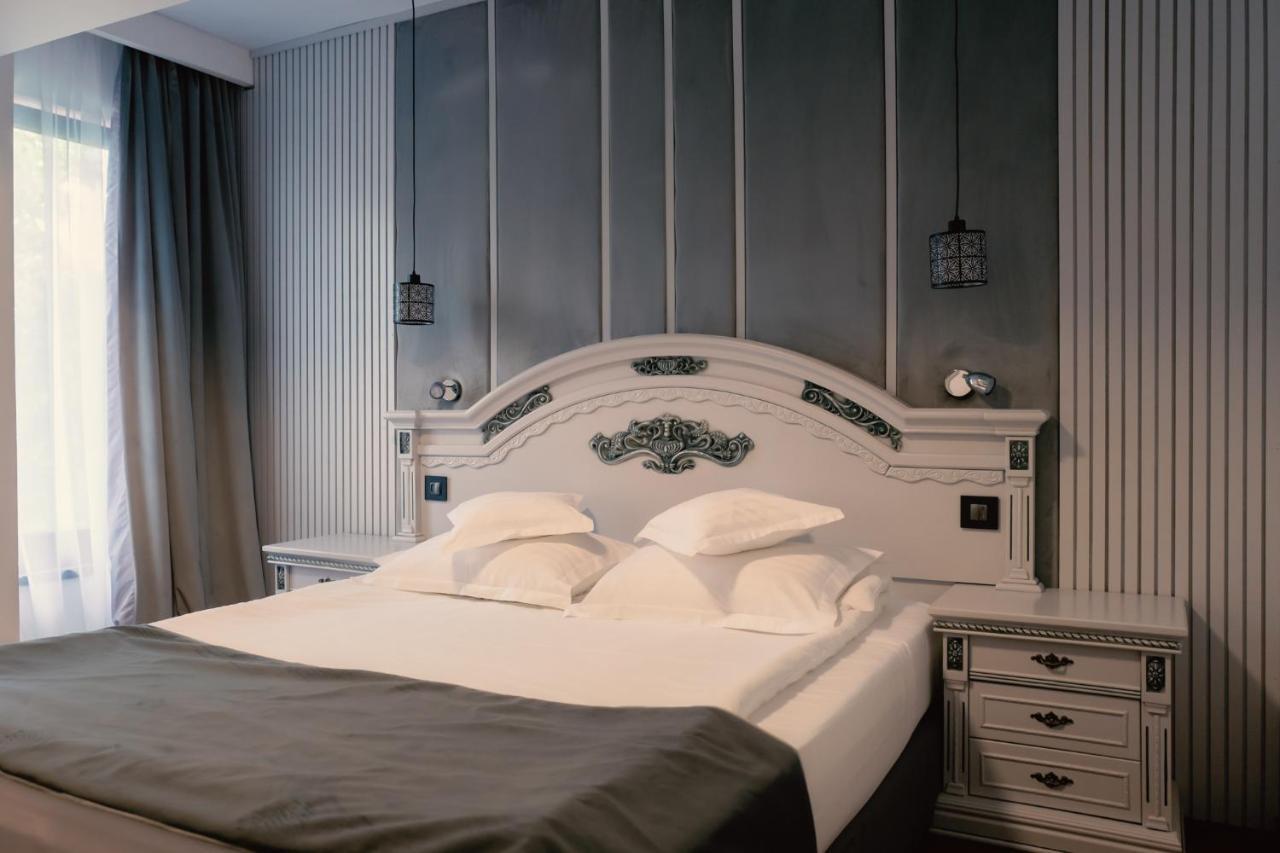 Hotel Eden Iasi Bagian luar foto