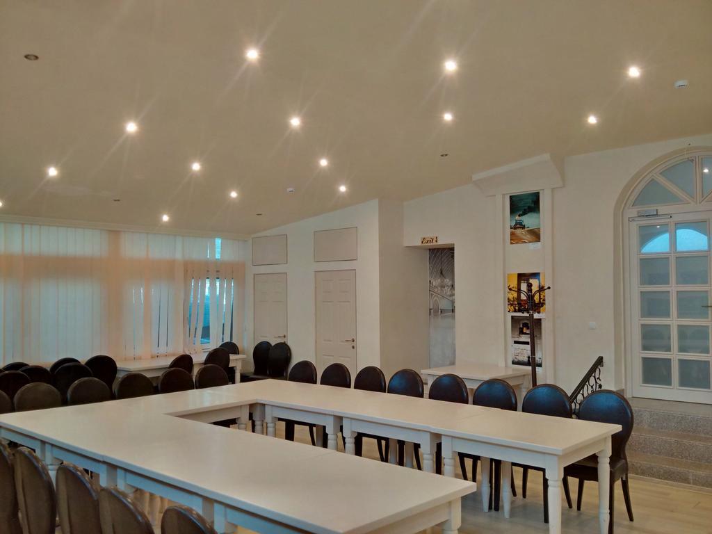 Hotel Eden Iasi Bagian luar foto