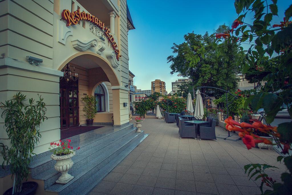 Hotel Eden Iasi Bagian luar foto