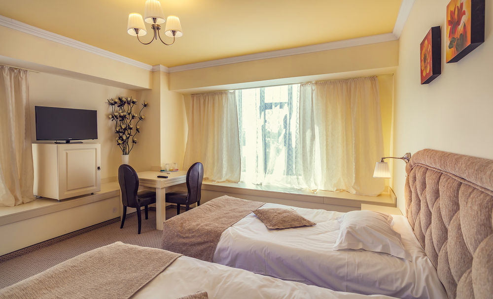 Hotel Eden Iasi Bagian luar foto