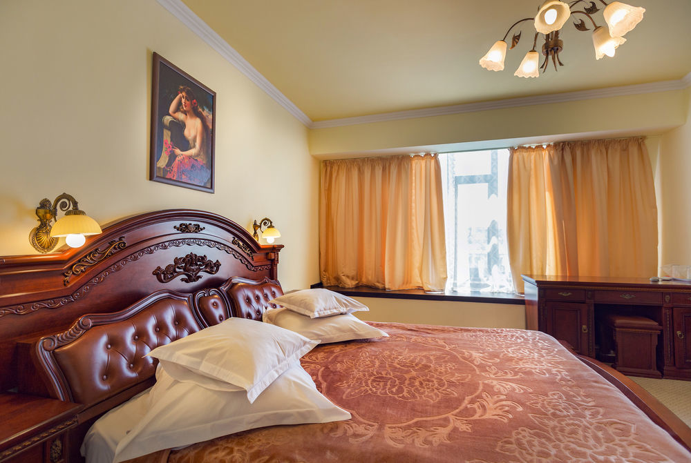 Hotel Eden Iasi Bagian luar foto