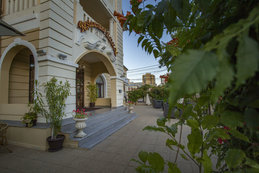 Hotel Eden Iasi Bagian luar foto